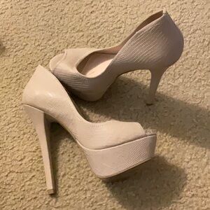 Nude Pumps